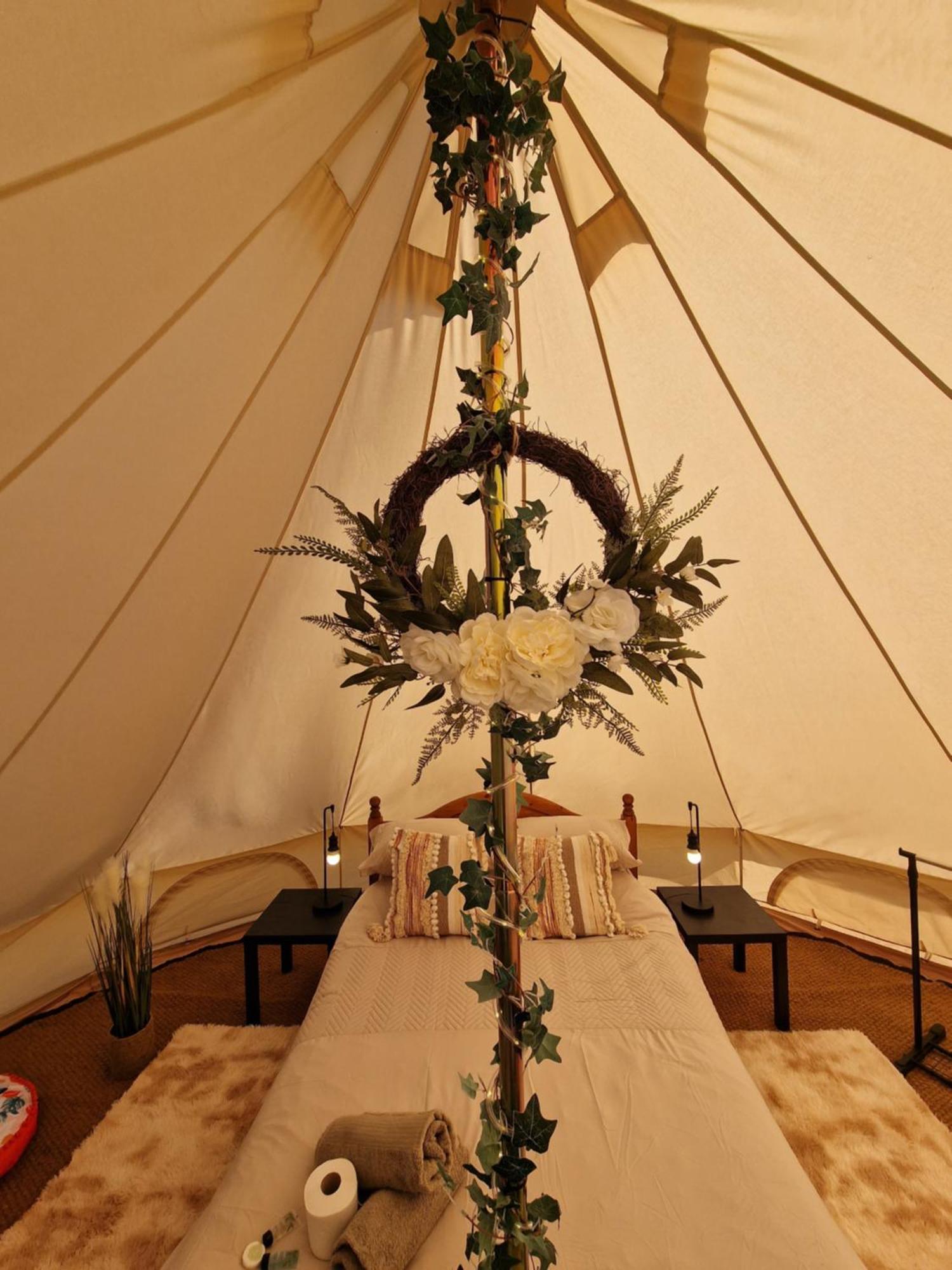Beautiful 1-Bed Bell Tent In Holyhead Exterior foto